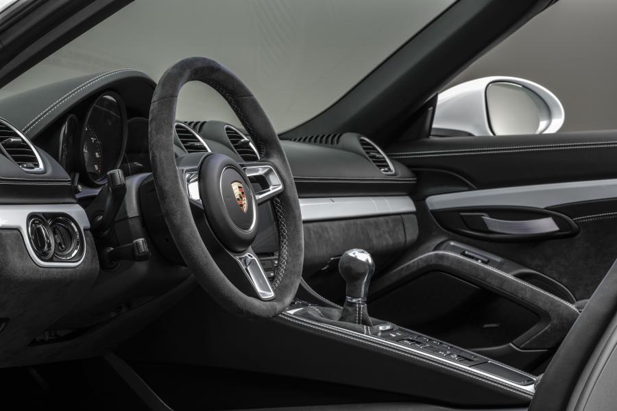 Интерьер Porsche 718 Spyder (982) 2019 года  (WW) (фото 15 из 318)